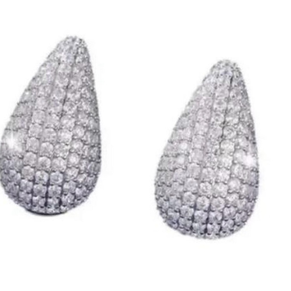 Narnia Silver Tear Drop Stud Earrings -
Jewels by Sunaina…. NWT… comes in box